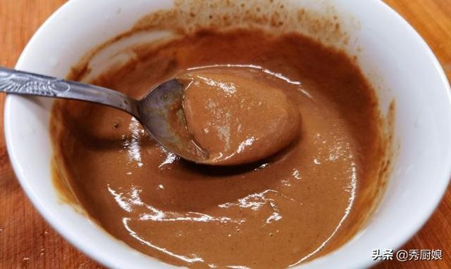 砂锅麻辣烫的做法，砂锅麻辣烫的做法步骤（荤素搭配煮一锅）