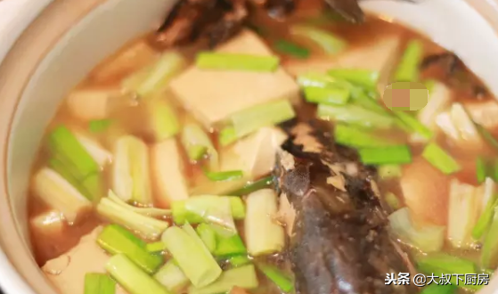 昂刺鱼炖豆腐的配方，大叔家的下饭菜：昂刺鱼炖豆腐
