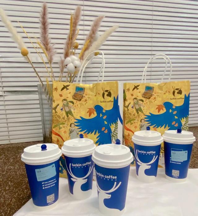 生椰丝绒拿铁和生椰拿铁的区别，瑞幸凭什么成爆款制造机