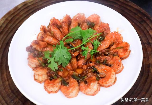 油炸虾家常最简单做法，家常版油炸大虾的做法（厨师长教你做油焖大虾）