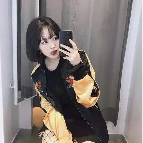 爱自拍女孩必学的姿势，爱自拍女孩必学的姿势有哪些（学好女生最爱的12个自拍姿势）