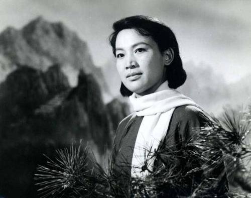 红岩主要人物介绍，红岩主要人物有哪些（为什么不把她救出来）