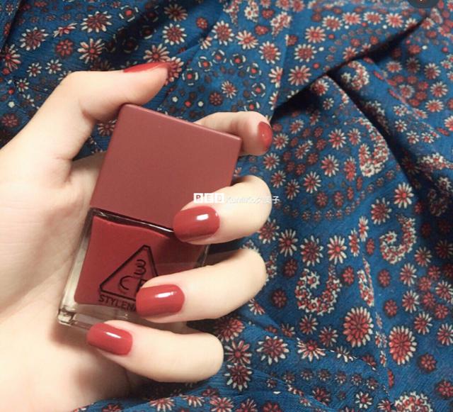 3ce唇釉正版什么味道，3ce正品唇釉辨别（眼影唇釉全线都便宜又好用）