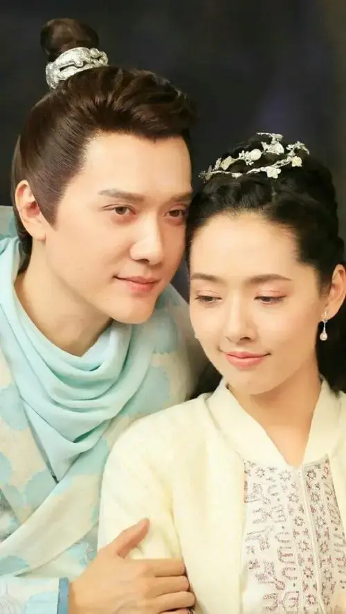 赵丽颖前夫冯绍峰的劲爆情史，和为他做主的女人们