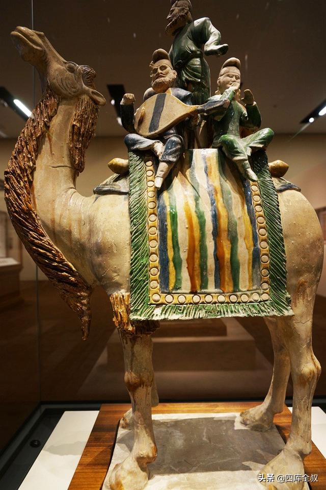 唐三彩是哪三彩，唐三彩有什么（西安、洛阳两地出土的唐三彩）