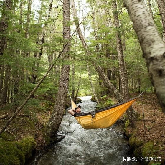 如何制作降落伞用绳子编，如何用绳子编降落伞（怎么不花钱自己在野外制作吊床—户外手工技能）