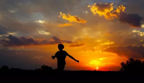 看淡一切无所谓的句子，看淡一切善待自己的经典句子（人生最现实的句子）