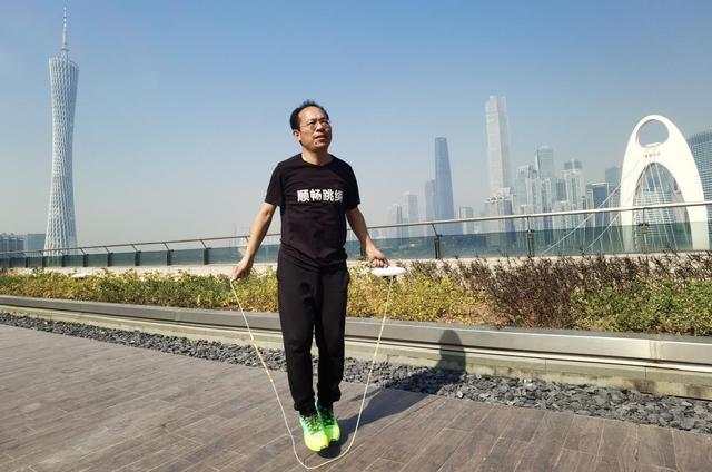 170斤跳绳多久不伤膝盖又能减肥，“广州绳王”是怎么炼成的
