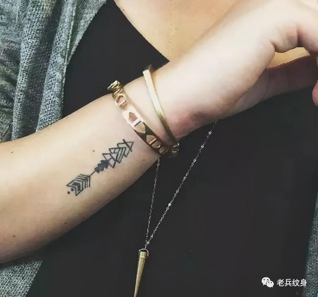 有寓意的纹身字母短，有寓意的纹身字母短句（这些纹身符号的背后含义）