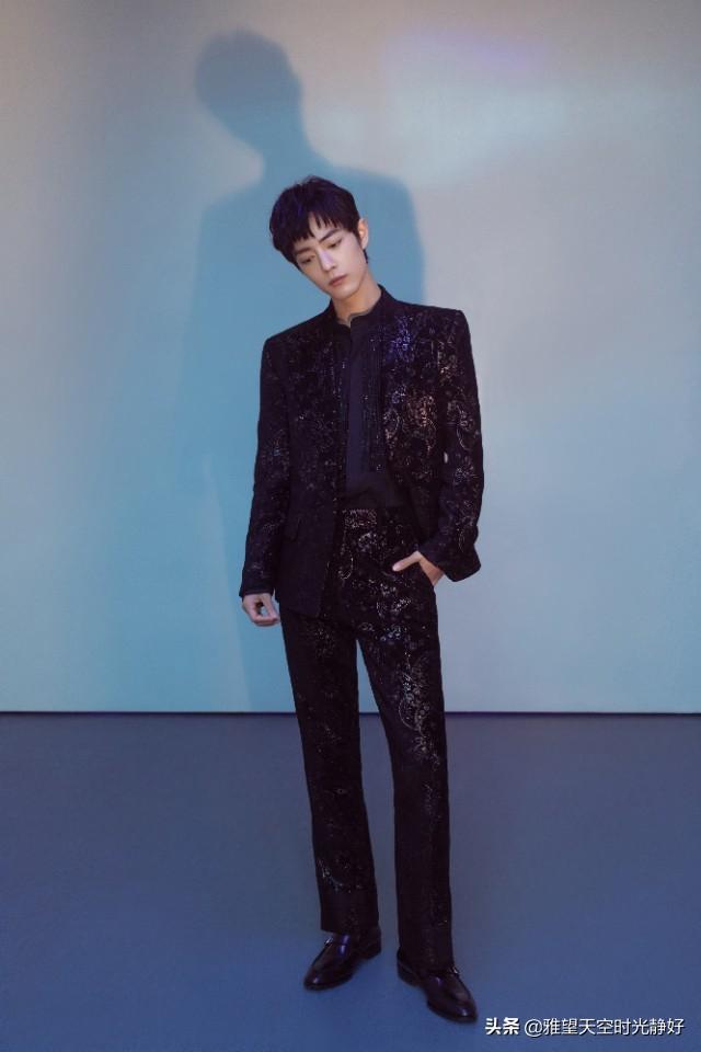 肖战手机壁纸无水印   高颜值小哥哥安利一下，肖战手机壁纸高清壁纸 满屏无水印（暖心男神肖战三十款高清时尚穿搭手机壁纸、背景图～怎么穿都好看）