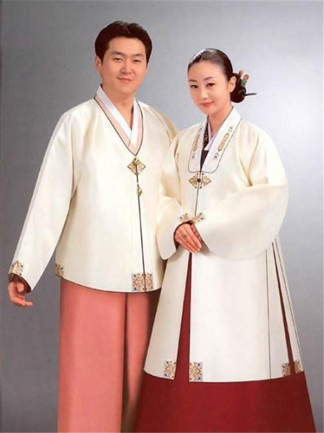 1,韩国服饰演变历史韩服在历史上的是朝鲜服饰,朝鲜服经历了三次重大