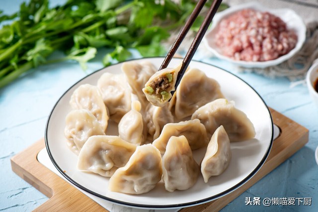 水煎饺怎样和面，水煎饺怎么和面（和面用冷水好）