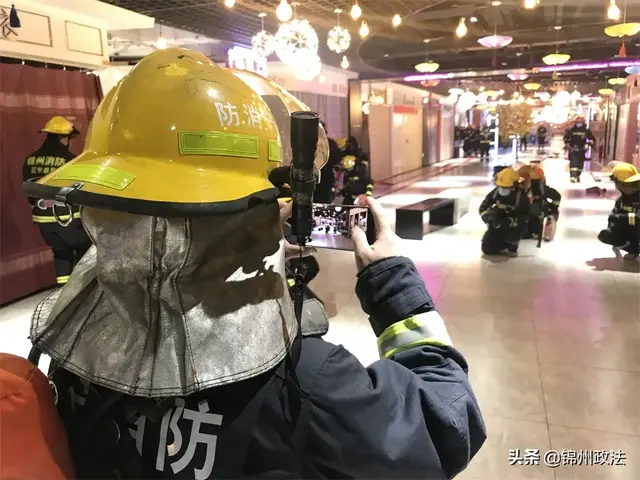 锦州第一大道，锦州市消防救援支队开展应急宣传实战拉动演练