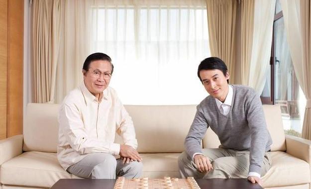 未来母娘过生日送什么，未来丈母娘过生日送什么（没钱只好送了一个假手镯）