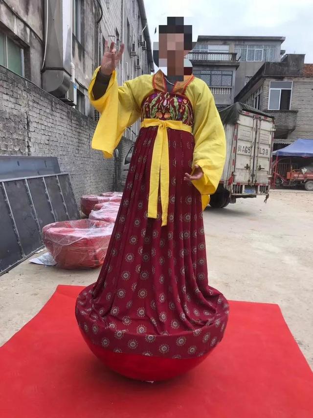 搞笑魔术天外飞仙，“天外飞仙”大唐不倒翁走红