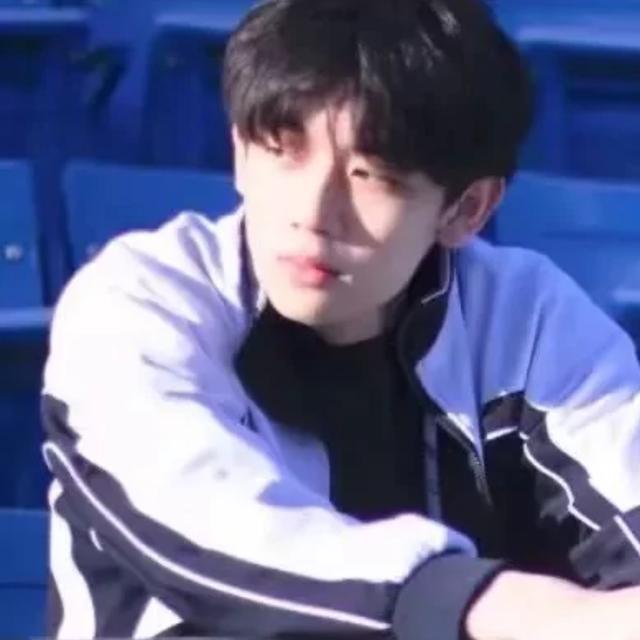 情侣头像二人专用超甜 阿春.“有些人值得等候，有些悲伤值得忍受。”，情侣头像二人专用2022微信（甜甜的双人情侣头像）