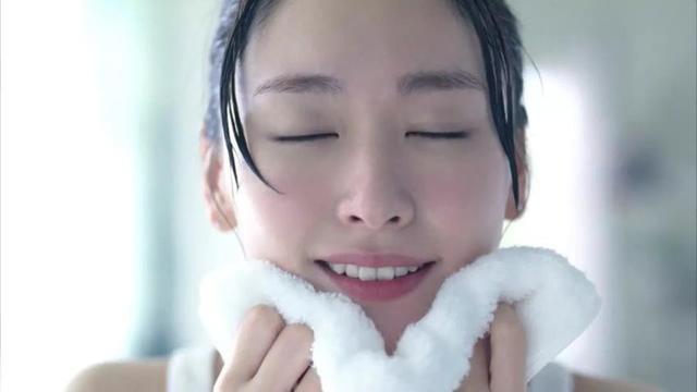 去角质产品哪个好，去角质的产品排名榜（轻松还你白嫩肌肤）