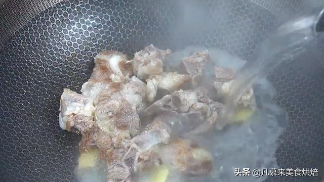 煲老藕是什么意思，我锅中煲老藕（跟着武汉煨汤非遗传承人学做莲藕排骨汤）