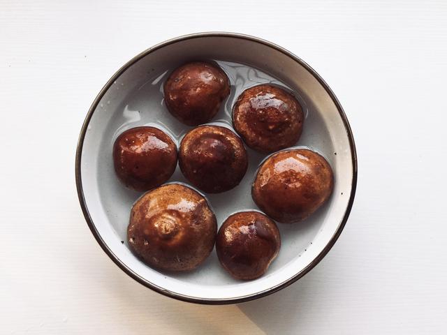 香菇正确的清理方法，正确方法可让脏东西乖乖溜走