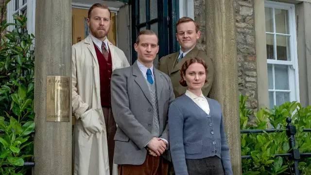 9.4的高分英剧，评分9.4的最强英剧《万物生灵》