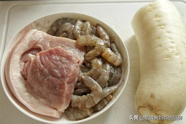 怎么样用菠菜汁做饺子皮，菠菜汁饺子皮的做法（立冬吃饺子就包这个馅儿）