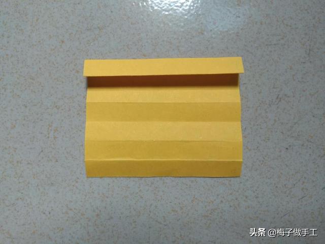 纸扇的折法，纸扇的折法(简单实用)（童年玩具纸扇子怎么折）