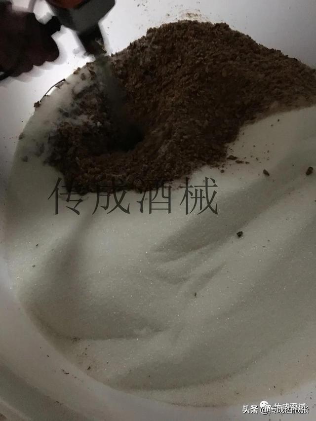 金樱子泡酒的功效与作用，金樱子泡酒的功效（农村常见的金樱子酿成酒）