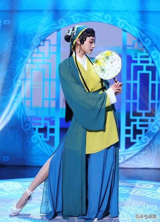 发际线粉会堵塞毛孔吗，发际线粉的危害（关晓彤才23岁就秃了）