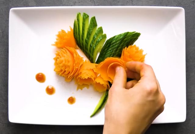 胡萝卜制作简单而又漂亮的花，动动手就能轻易完成