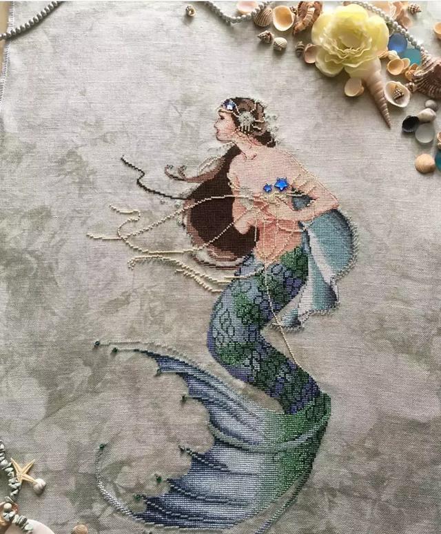 【十字绣枕头图案】哪些十字绣枕头图案好看，手工十字绣枕头图案大全（35款十字绣作品大赏析）