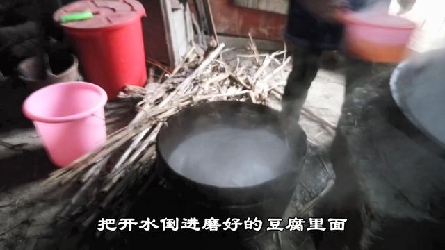 天然石磨豆腐的做法，传统古法用石磨打豆腐的全过程