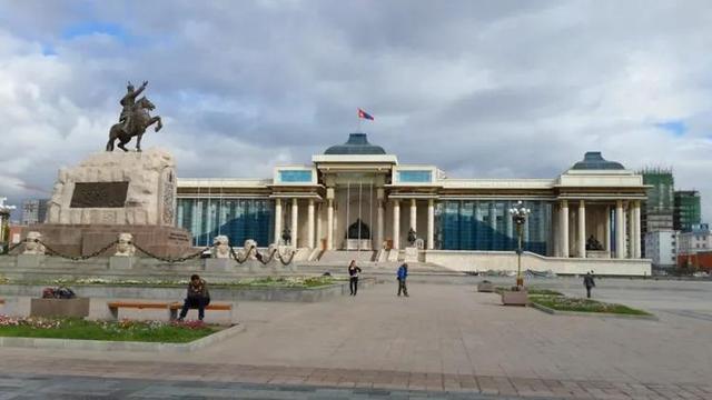 蒙古国独立现后悔吗，蒙古国现在咋样？会不会回到以前和中华帝国的关系（蒙古国的现状）