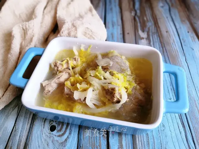 酸菜排骨炖粉条，酸菜排骨炖粉条的做法（口感酸爽很是下饭）