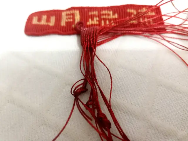 手工粽子怎么做简单又漂亮，手工五彩粽子制作方法（精致小巧的4角粽子）