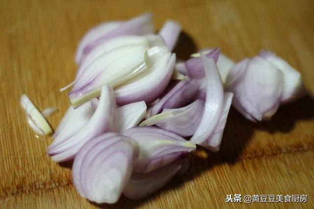 虾仁爆炒木耳做法，虾仁爆炒木耳做法视频（黑木耳炒虾仁）