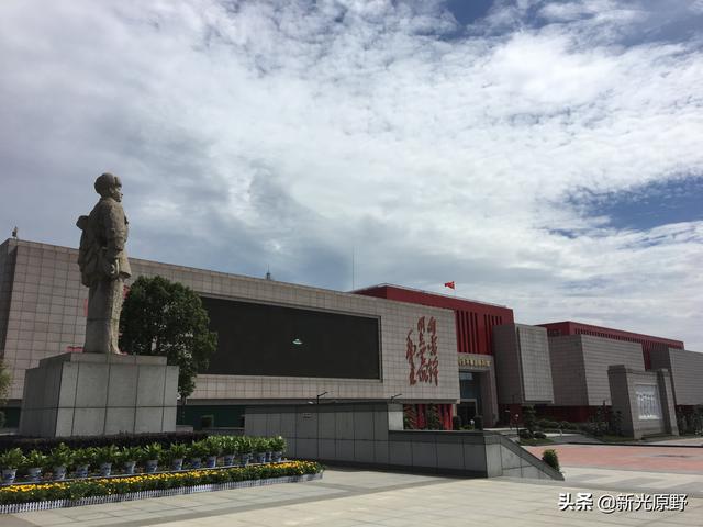 关于雷锋的句子，关于雷锋的句子有哪些（2019诗颂雷锋----谷新光）
