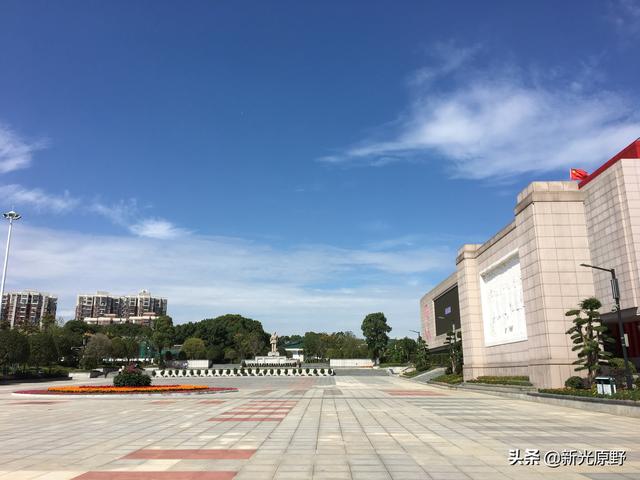 关于雷锋的句子，关于雷锋的句子有哪些（2019诗颂雷锋----谷新光）