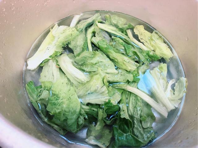 怎样煮鸡蛋面，鸡蛋面（煮鸡蛋面，先下鸡蛋还是先下面）
