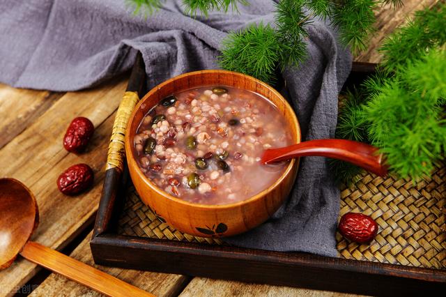 湿气重尽量六不吃，湿气重的人应该少吃哪些食物（饮食“4少5多”）