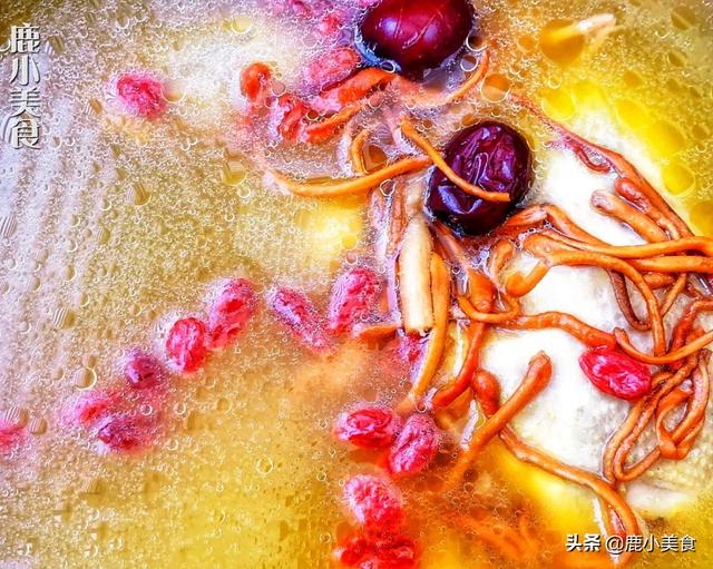 三黄鸡适合煲汤吗，适合煲汤的有哪几种鸡（喝一碗回味整天）