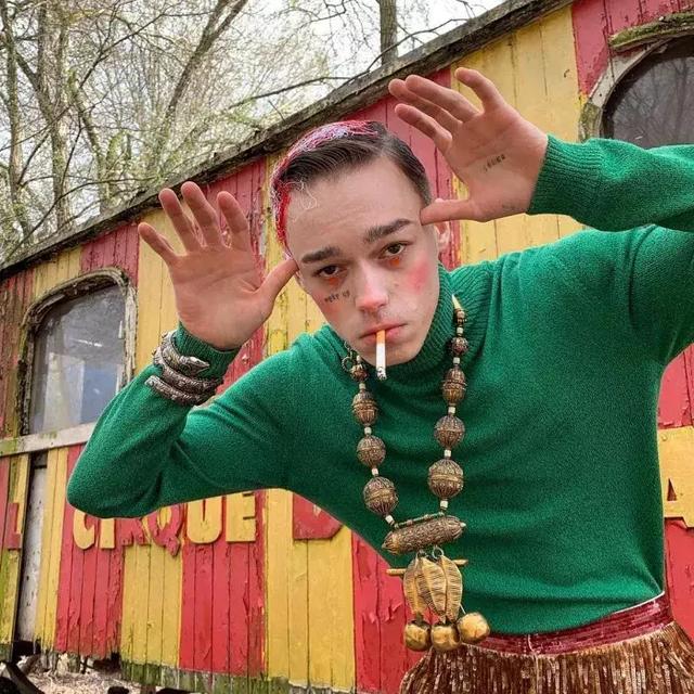 纹身男头像微信，纹身男头像（Trautvein脸上有Wake）