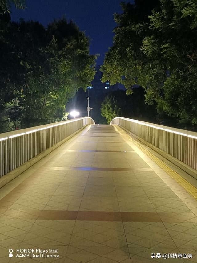励志护眼的朋友圈背景图/你的努力配得上你的野心，微信朋友圈背景图护眼（活力版评测：15分钟充满一半）
