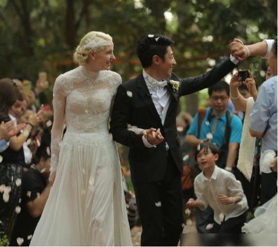 撒贝宁前妻是谁，撒贝宁前妻（背后5个女人皆成遗憾）