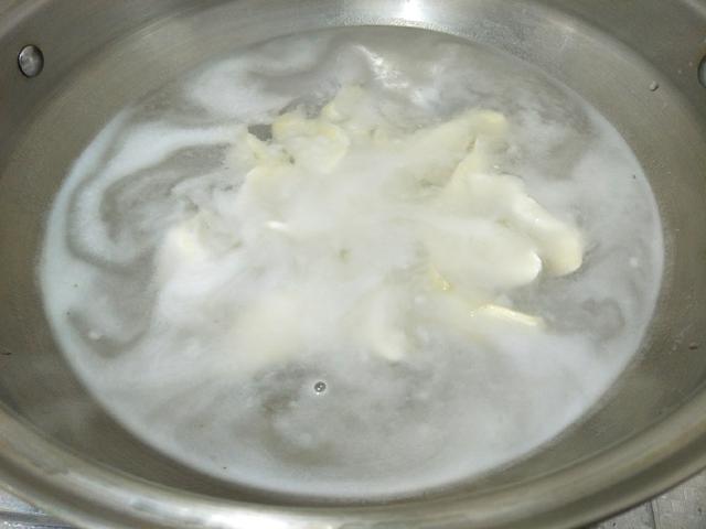 冷冻水饺的正确方法煮法，冻饺子的正确煮法是什么（是冷水煮还是热水煮）