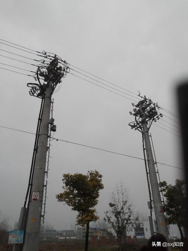 220kv的安全距离是多少（电力高压线对旁边居民有影响吗）