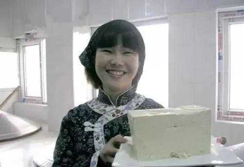 海水豆腐怎么制作，海水豆腐制作全过程（王哥庄海水豆腐：嫩滑不苦涩）