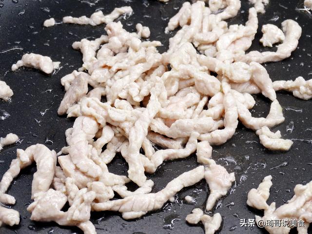 骨头炖土豆的做法，土豆炖骨头百科（1斤相当于20个鸡蛋）