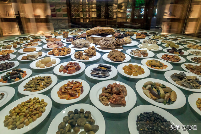 乌镇的美食有哪些，乌镇的美食介绍（有你不容错过的地方美食）