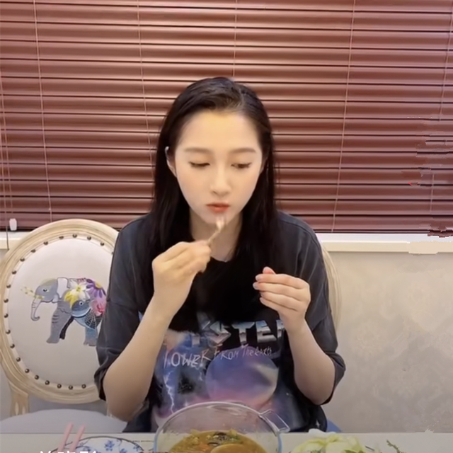 晚上吃鸡爪会胖吗，晚上吃泡椒凤爪会胖吗（晚上吃泡椒凤爪会不会胖）