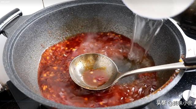土豆粉怎么做好吃，土豆粉怎么做既简单又好吃（原来在家自制土豆粉这么简单）